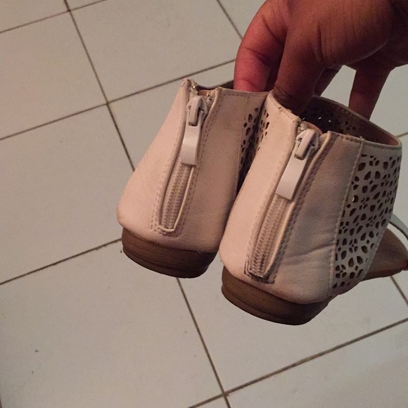 FOREVER 21 Sandals - Picture 7 of 7